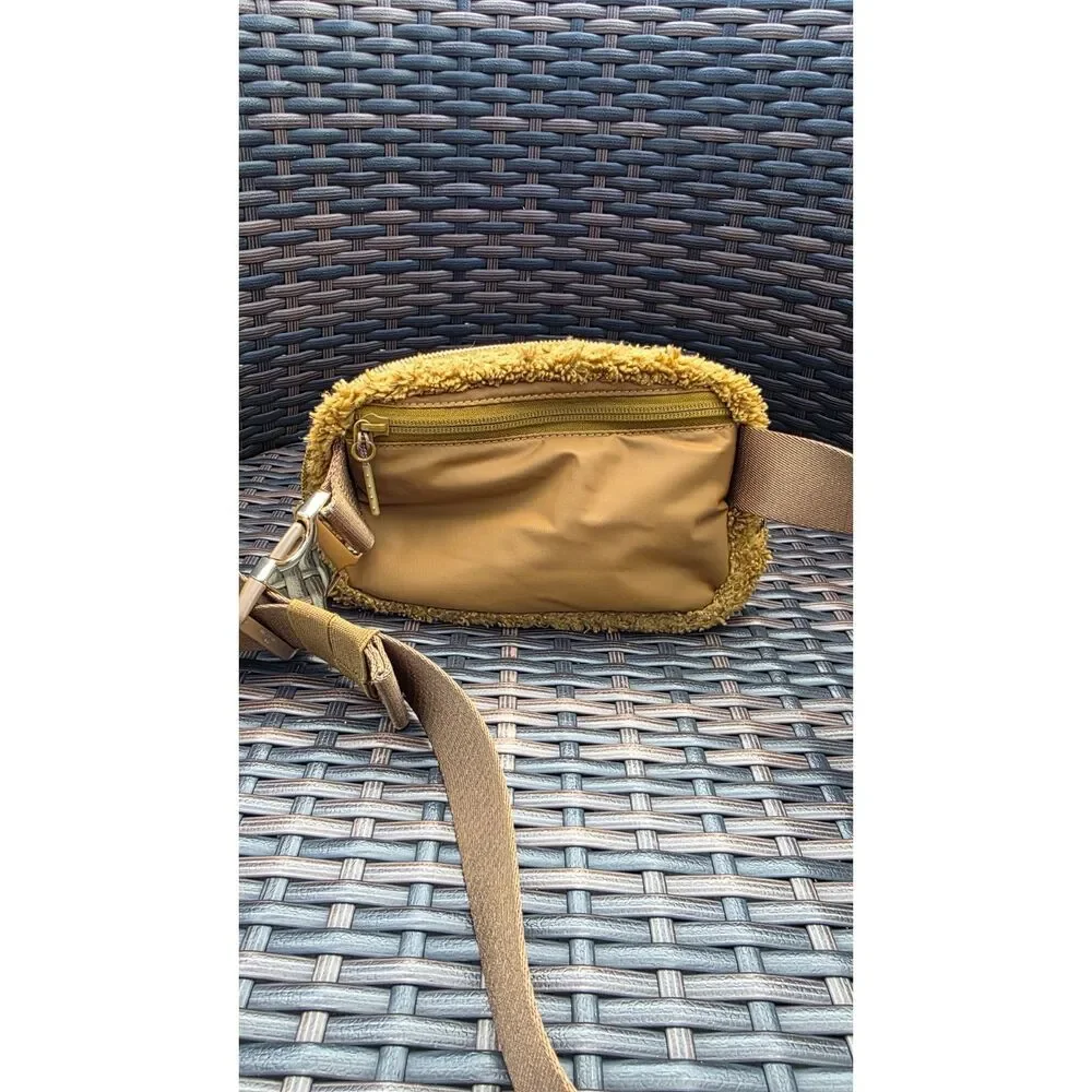 Lululemon Everywhere Belt Bag in Burnt Caramel
